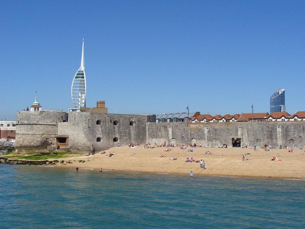 Luxury 2 Bed Georgian Townhouse, Old Portsmouth Villa ภายนอก รูปภาพ