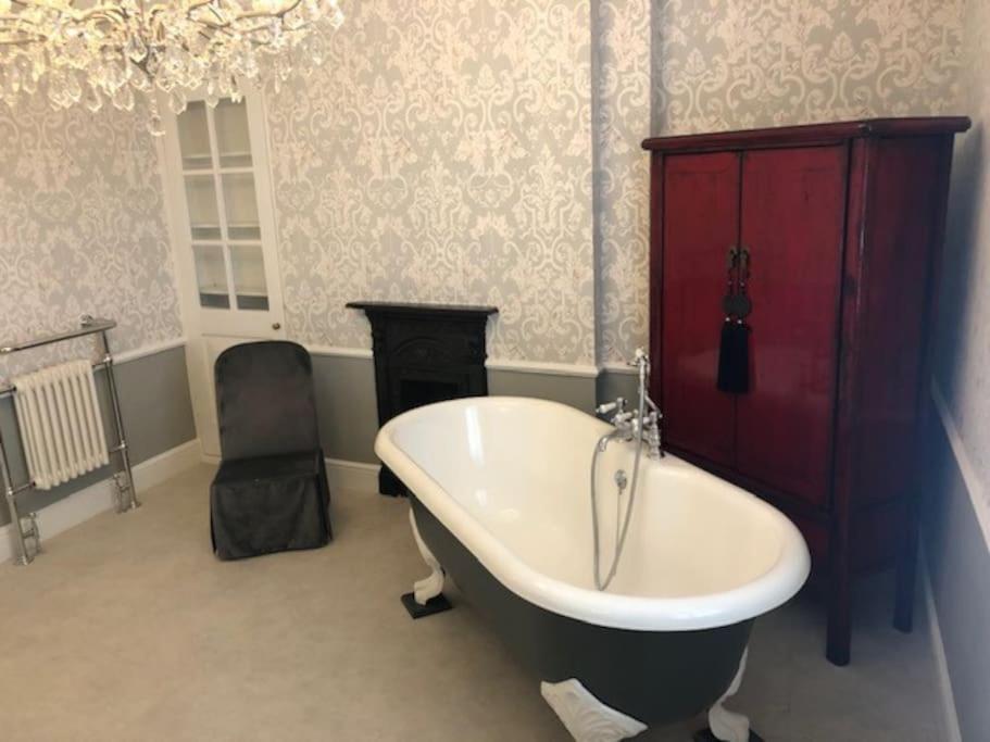 Luxury 2 Bed Georgian Townhouse, Old Portsmouth Villa ภายนอก รูปภาพ